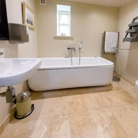 2 Bed In 65305 Apartment *